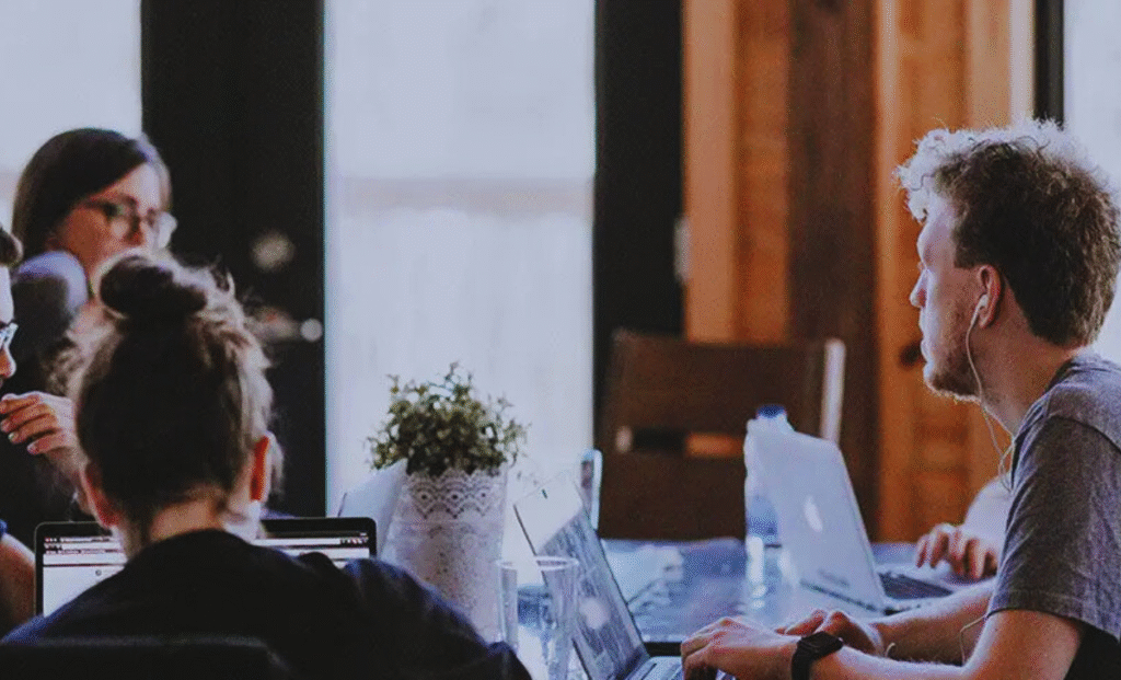 Jobs Abroad That Require No Previous Experience